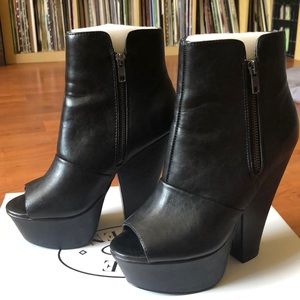 Steve Madden Groupiee Booties